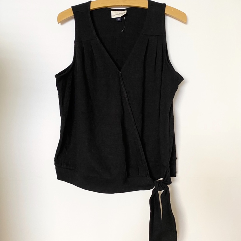 Universal Threads Sleeveless Top